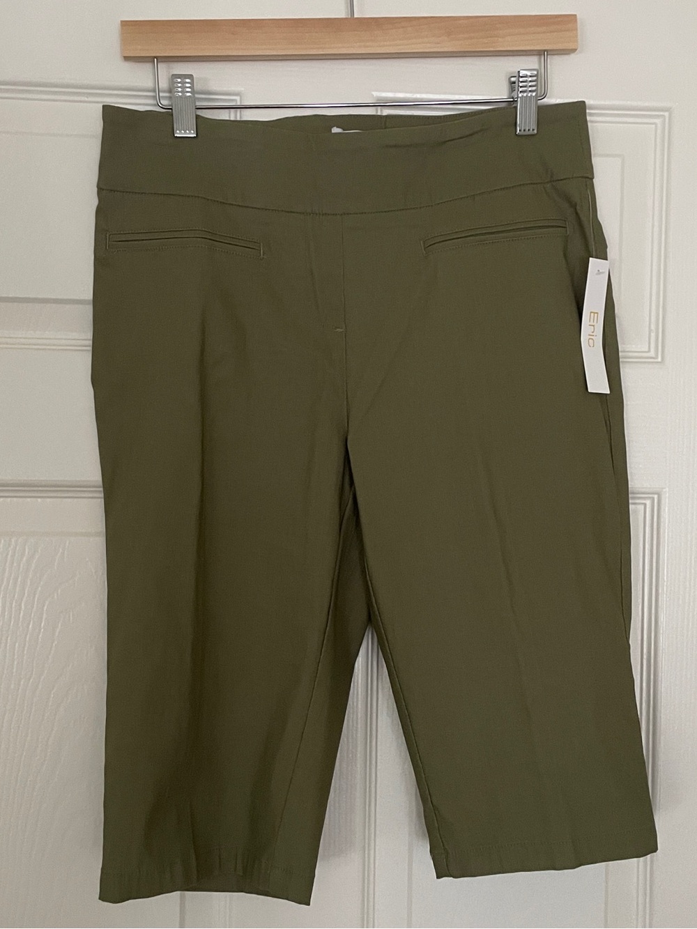 💚 Eric Jeans Olive Green Knee-Length Pull-On Capri Pants 💚